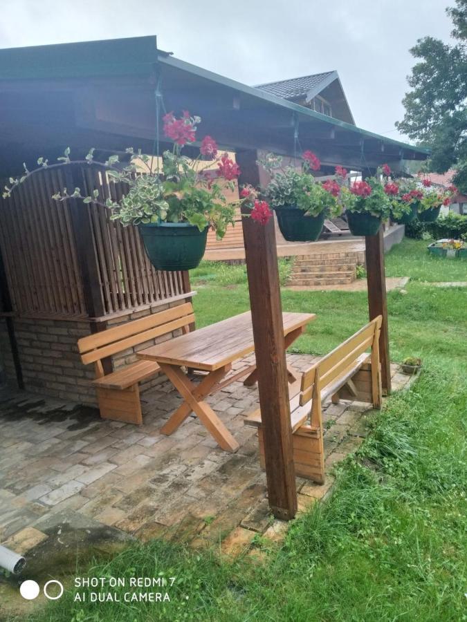 Udicarski Dom Usce Almás Kültér fotó