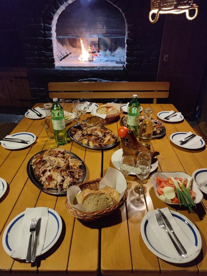 Udicarski Dom Usce Almás Kültér fotó